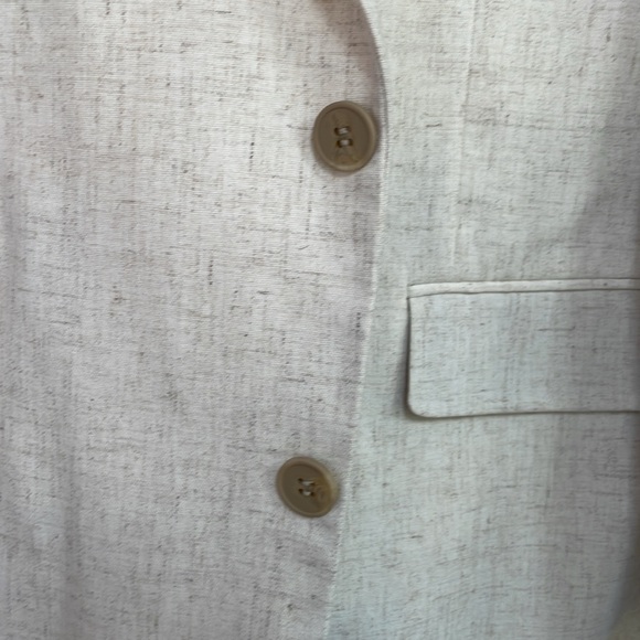Mens Cream Colored Suit Jacket. Size 46R - Picture 2 of 6